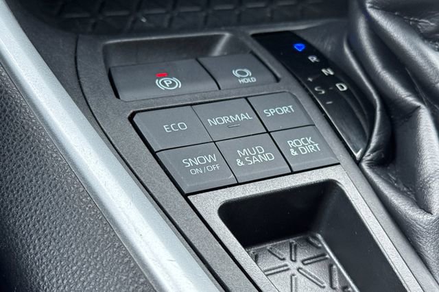 Used 2023 Toyota RAV4 LE image 31