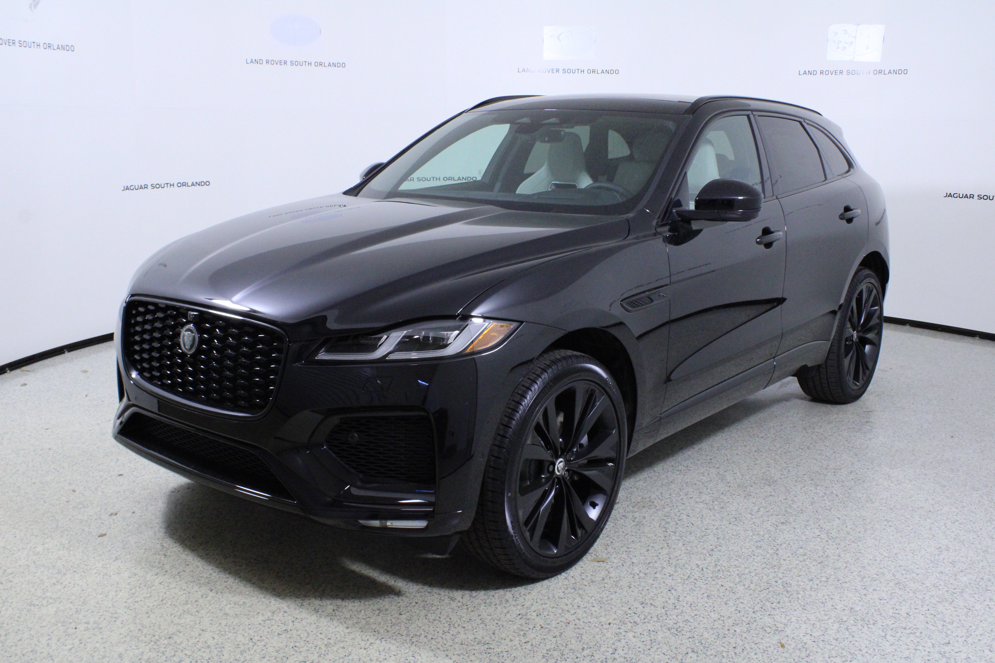 New 2026 Jaguar F-PACE R-Dynamic S image 4