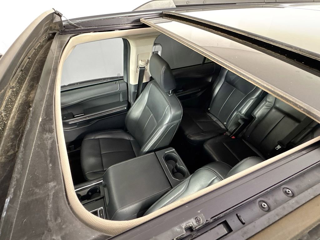 Used 2023 Ford Expedition Max XLT image 24