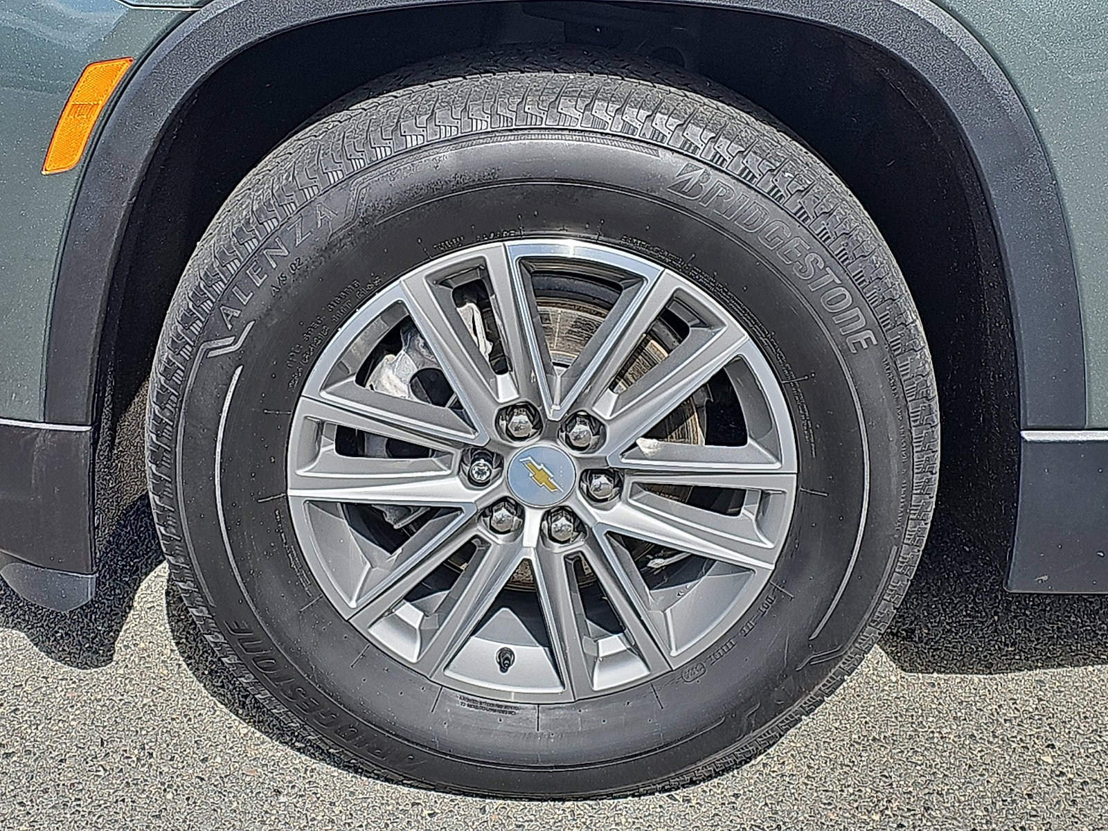 Used 2023 Chevrolet Traverse LT w/ Rear Camera Mirror Package image 8