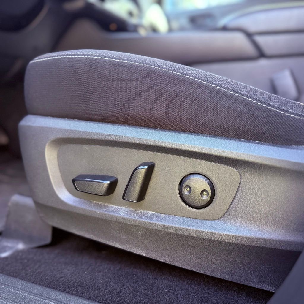 Used 2025 Nissan Pathfinder SV image 22