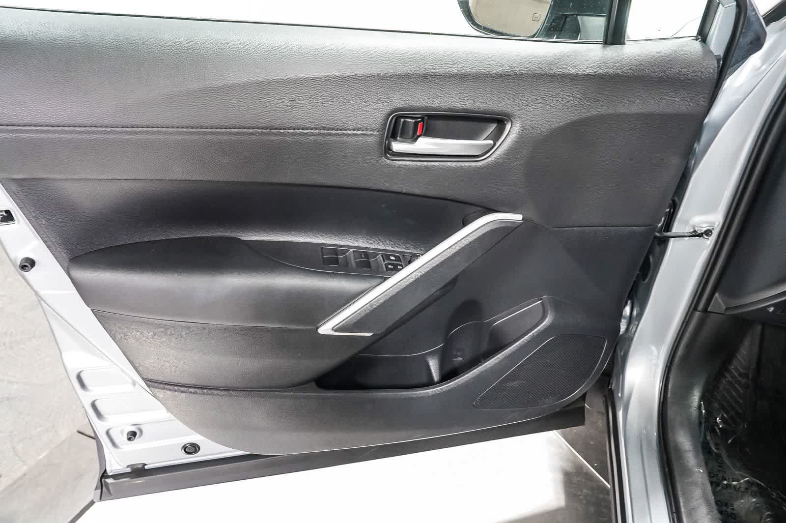 Certified 2025 Toyota Corolla Cross XLE FWD image 21