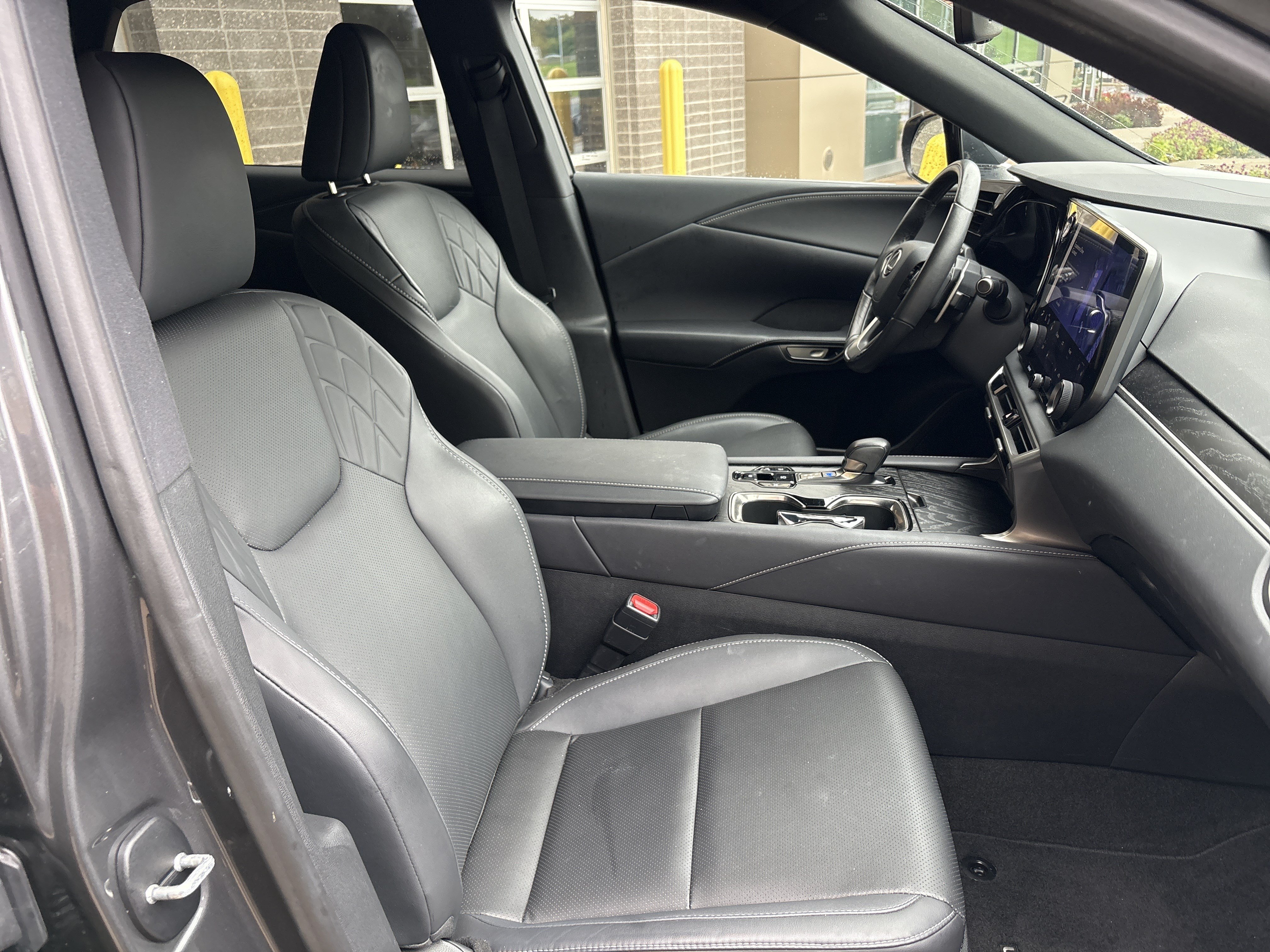 Certified 2024 Lexus RX 350h w/ Accessory Package (Z1) AWD/4WD image 33