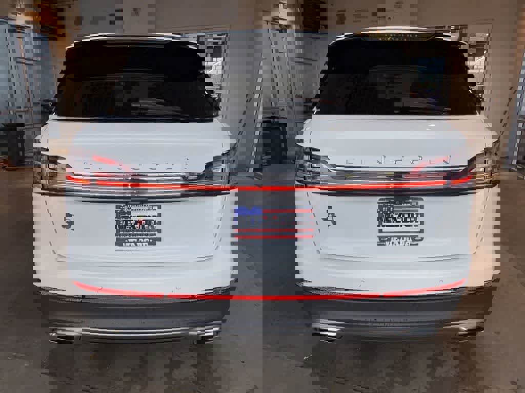 Used 2022 Lincoln Nautilus Reserve w/ Equipment Group 201A image 5