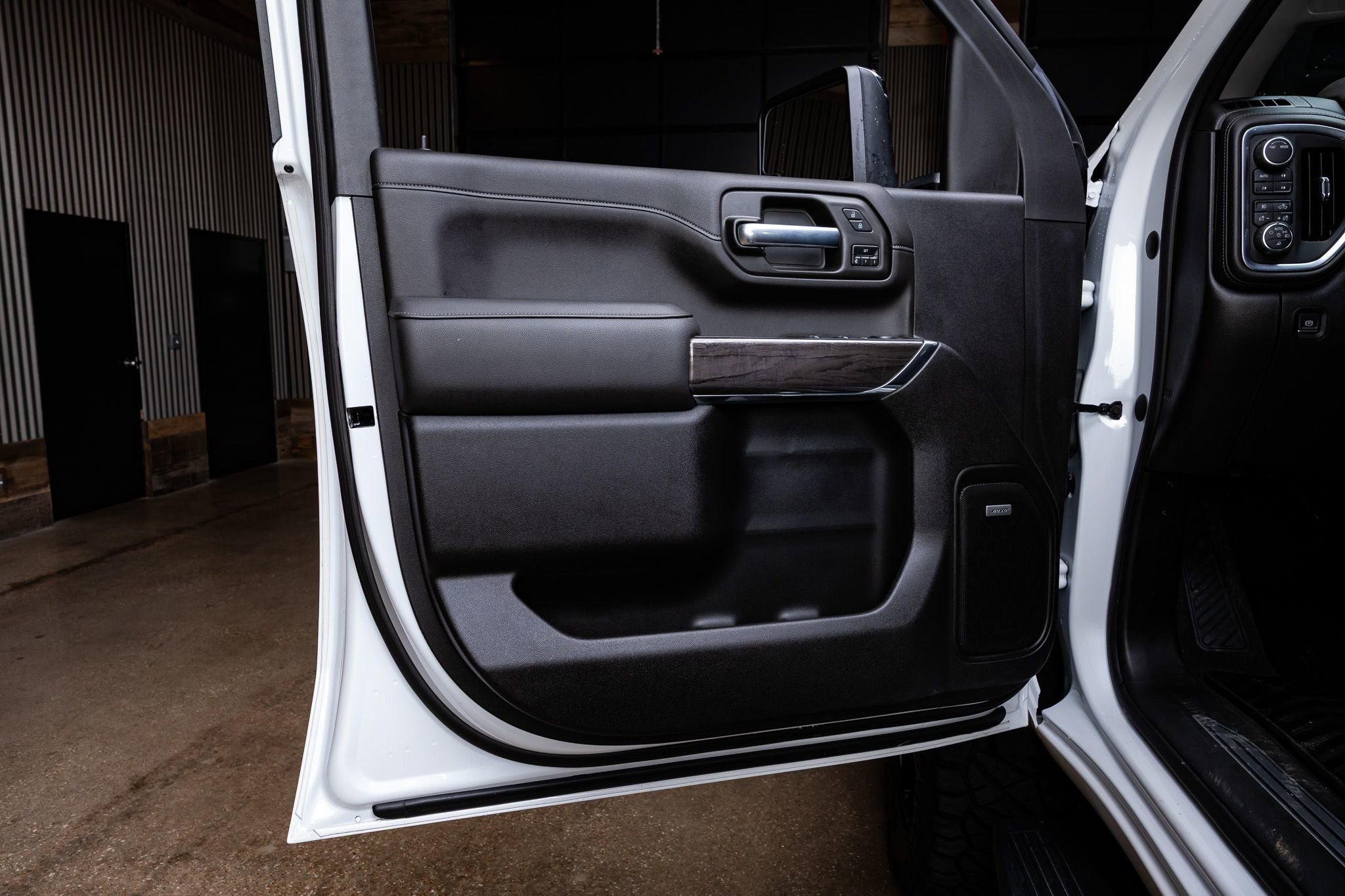 Used 2022 Chevrolet Silverado 2500 LTZ w/ LTZ Plus Package image 36