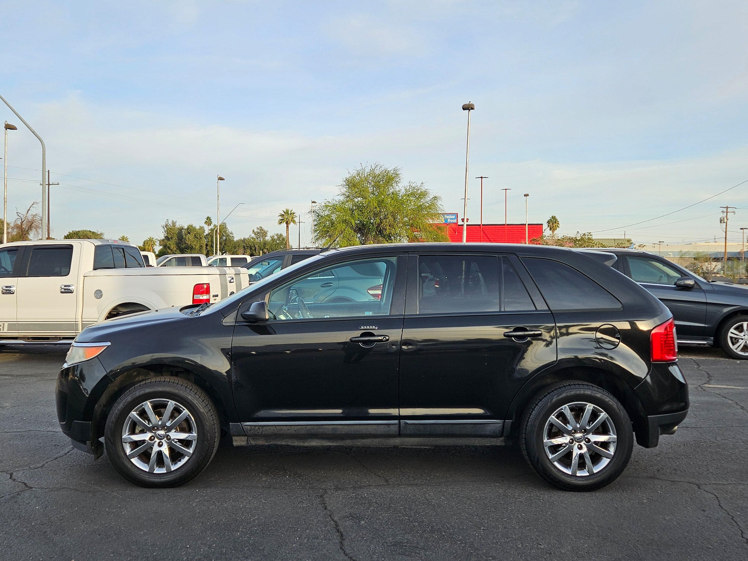 Used 2013 Ford Edge SEL FWD image 2