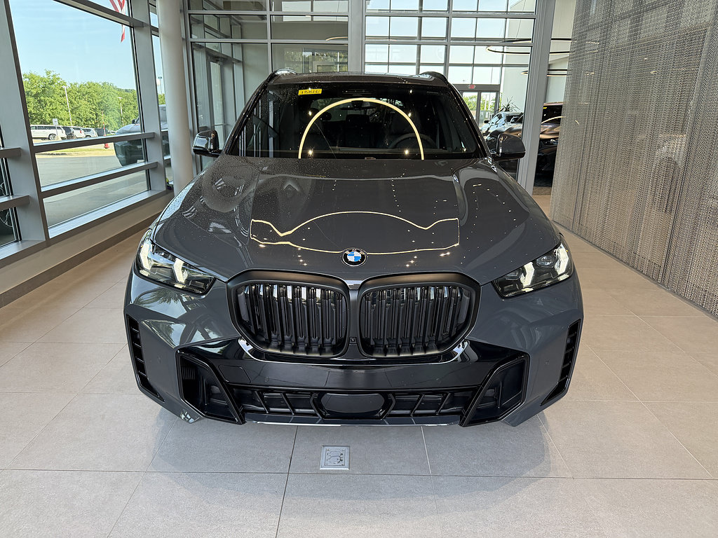 New 2026 BMW X5 xDrive40i w/ M Sport Package AWD/4WD image 2