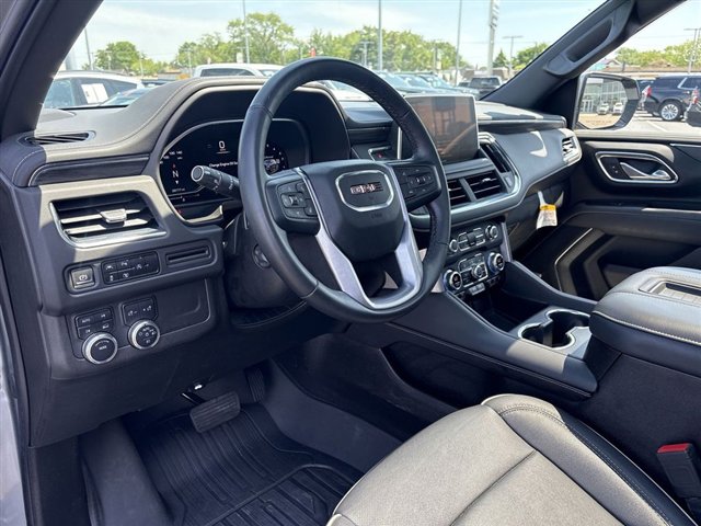 New 2023 GMC Yukon SLT w/ SLT Luxury Package AWD/4WD image 10