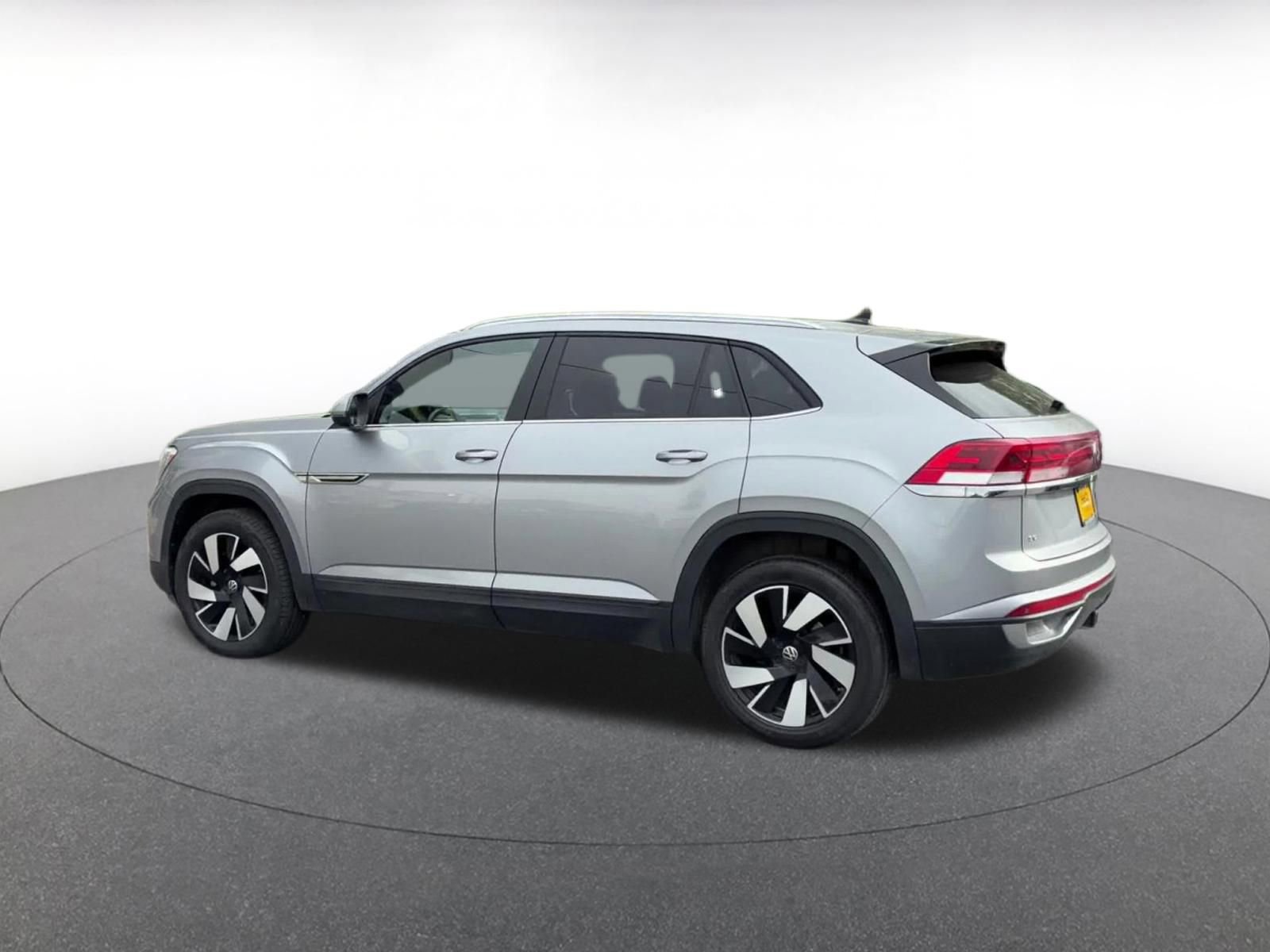 Used 2025 Volkswagen Atlas Cross Sport SE image 10