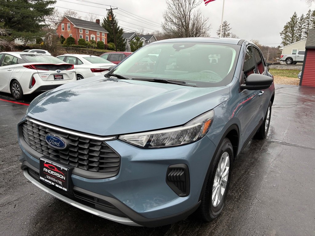 Used 2023 Ford Escape Active w/ Tech Pack #1 AWD/4WD image 3