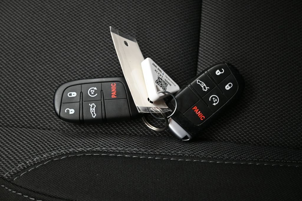 Used 2019 Dodge Charger SXT AWD/4WD image 29