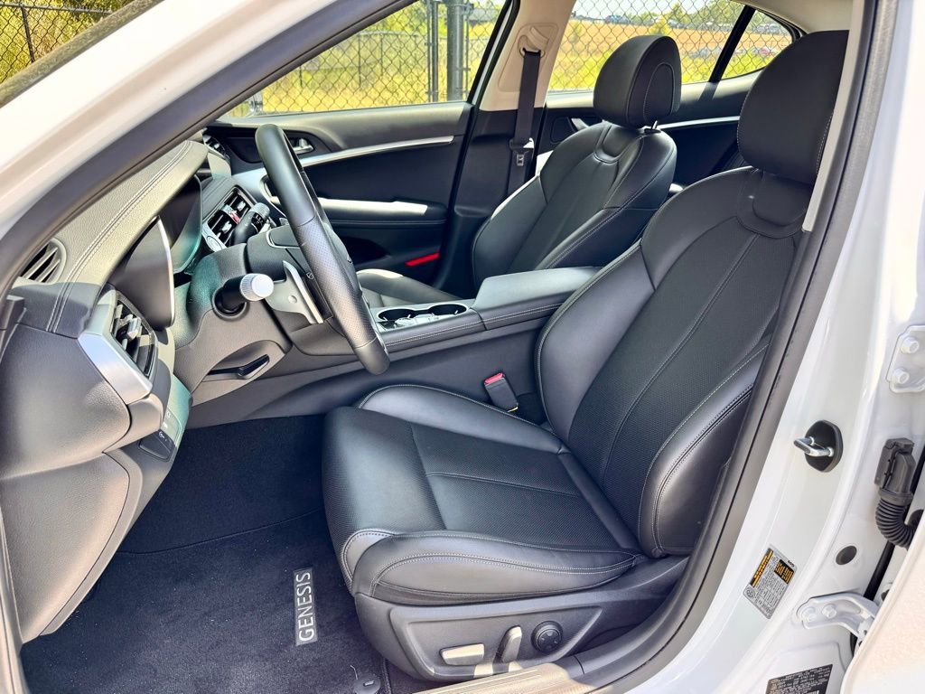 Used 2025 Genesis G70 2.5T image 15