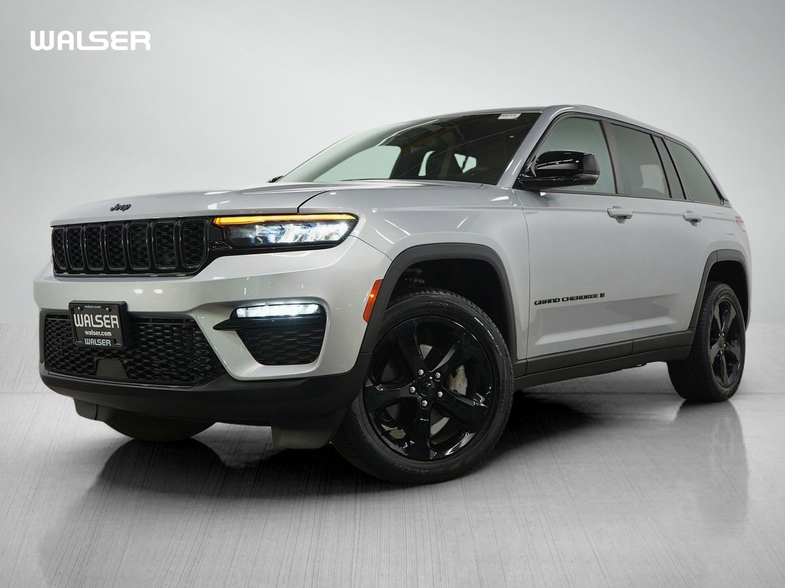 Used 2024 Jeep Grand Cherokee Limited w/ Black Appearance Package