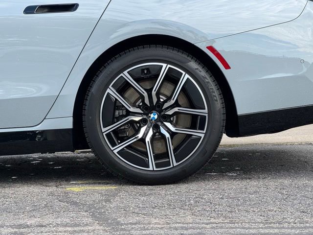 Certified 2024 BMW 760i xDrive image 4