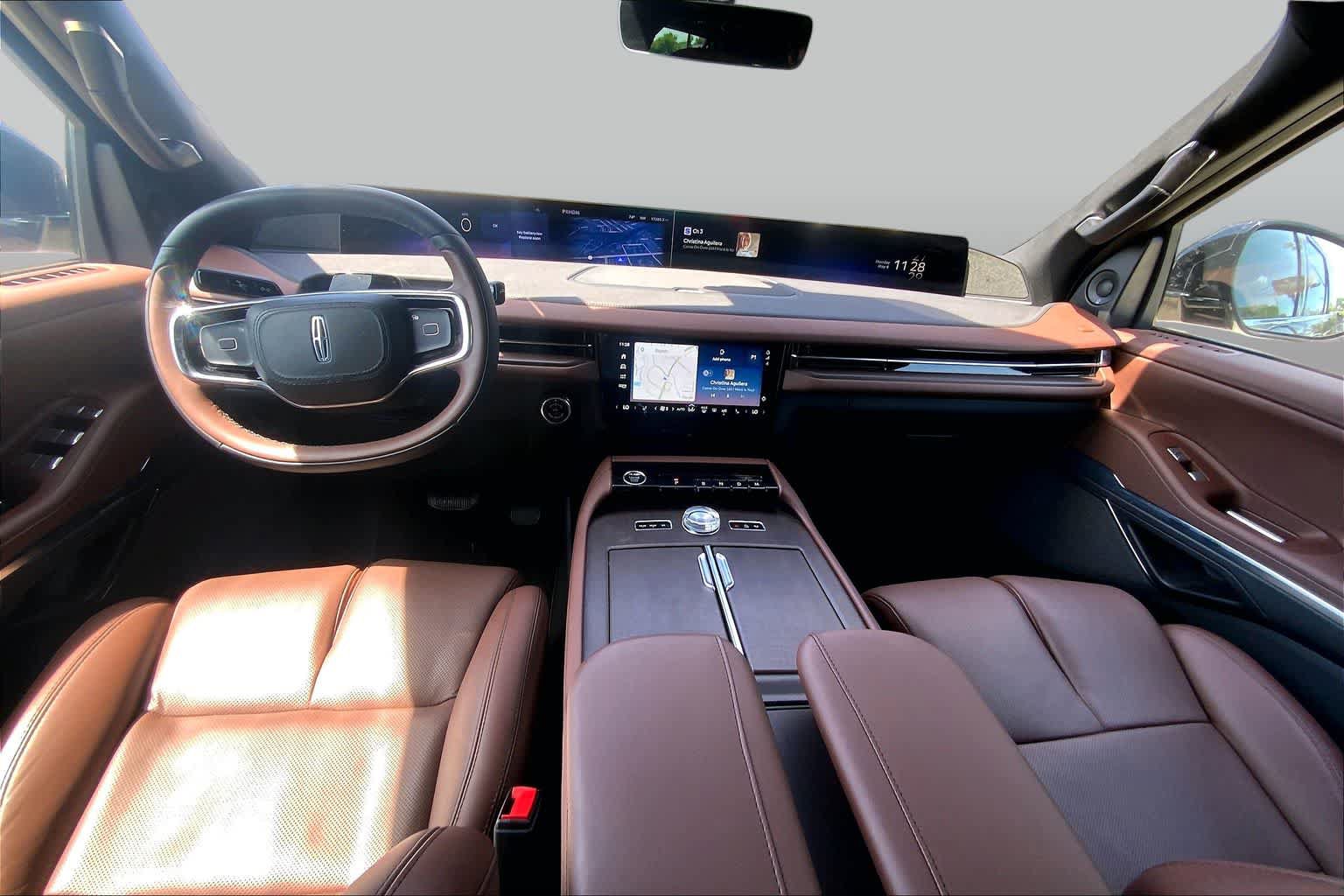 Used 2025 Lincoln Navigator Reserve AWD/4WD image 14