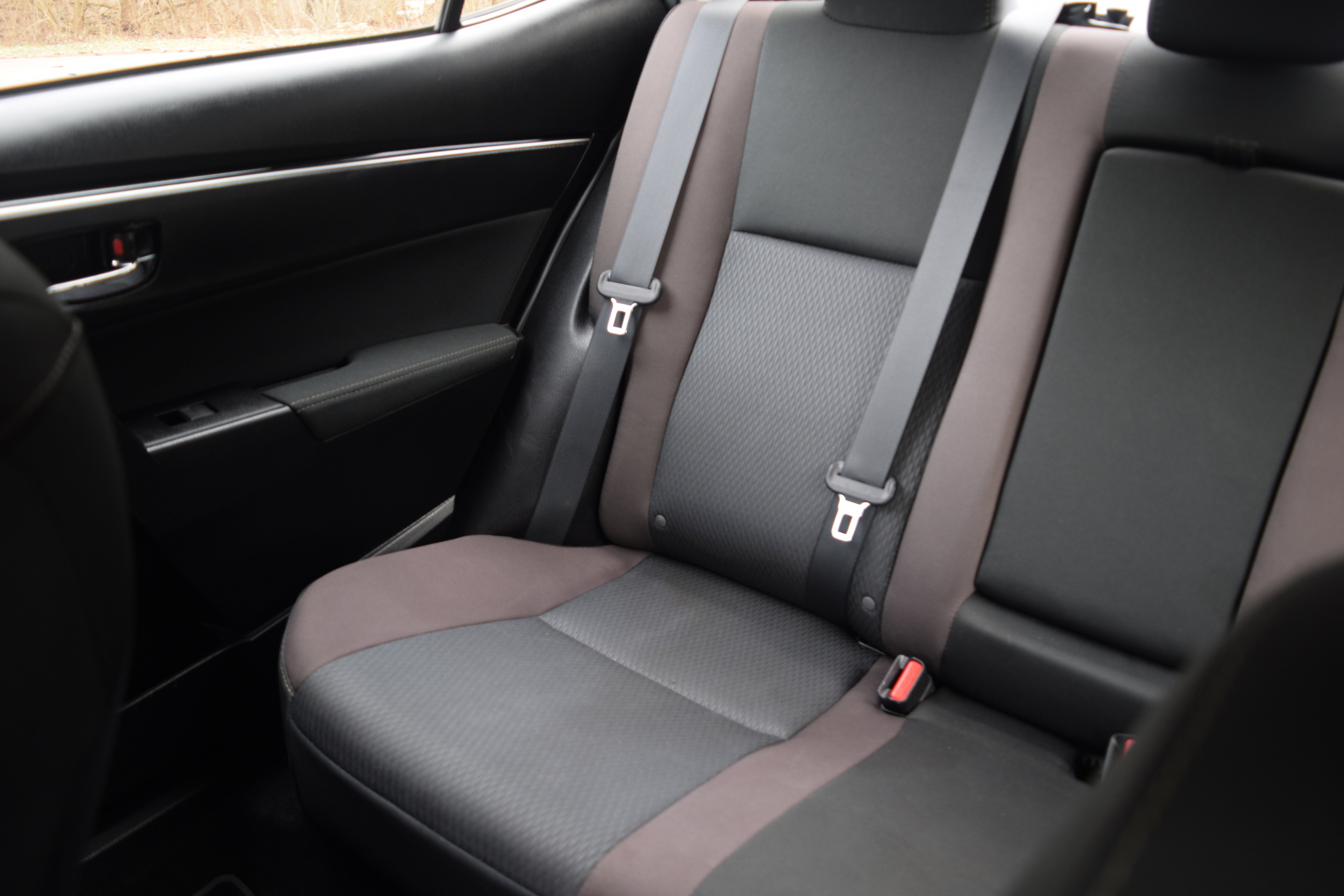 Used 2018 Toyota Corolla LE image 15