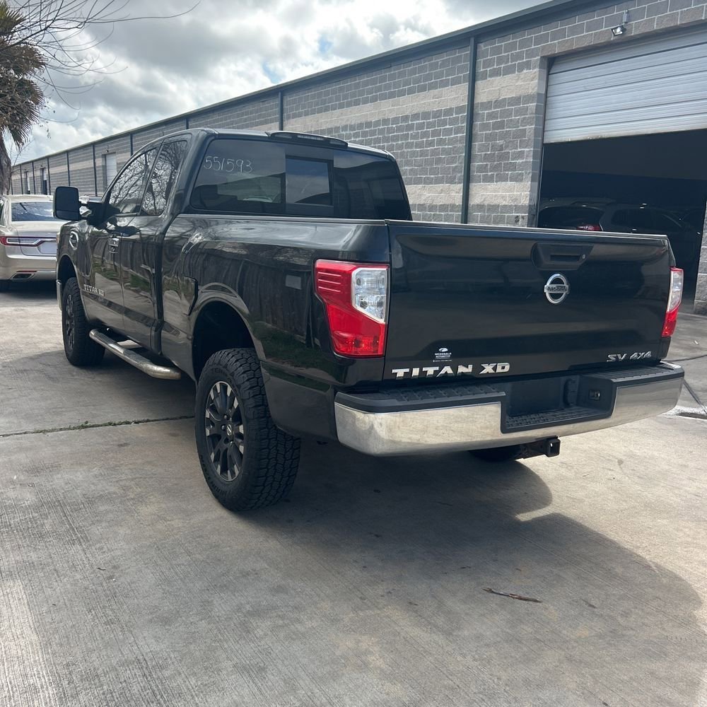 Used 2017 Nissan Titan SV image 4
