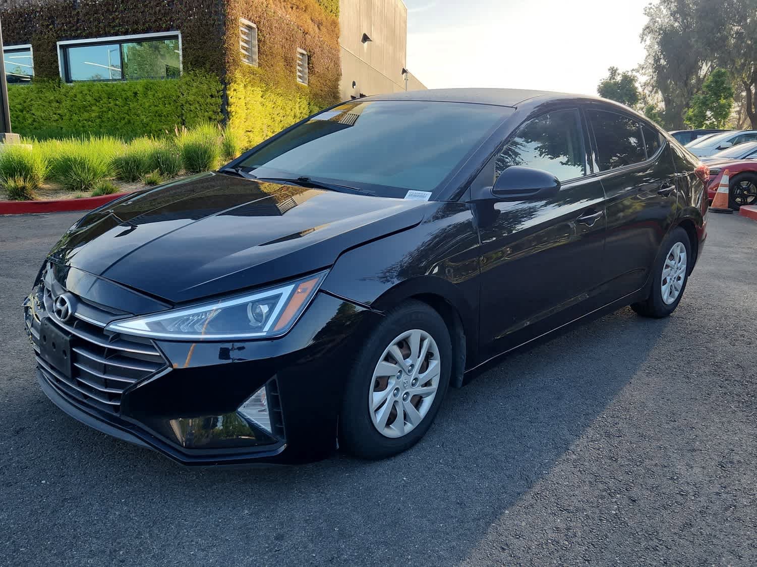 Used 2019 Hyundai Elantra SE FWD image 2