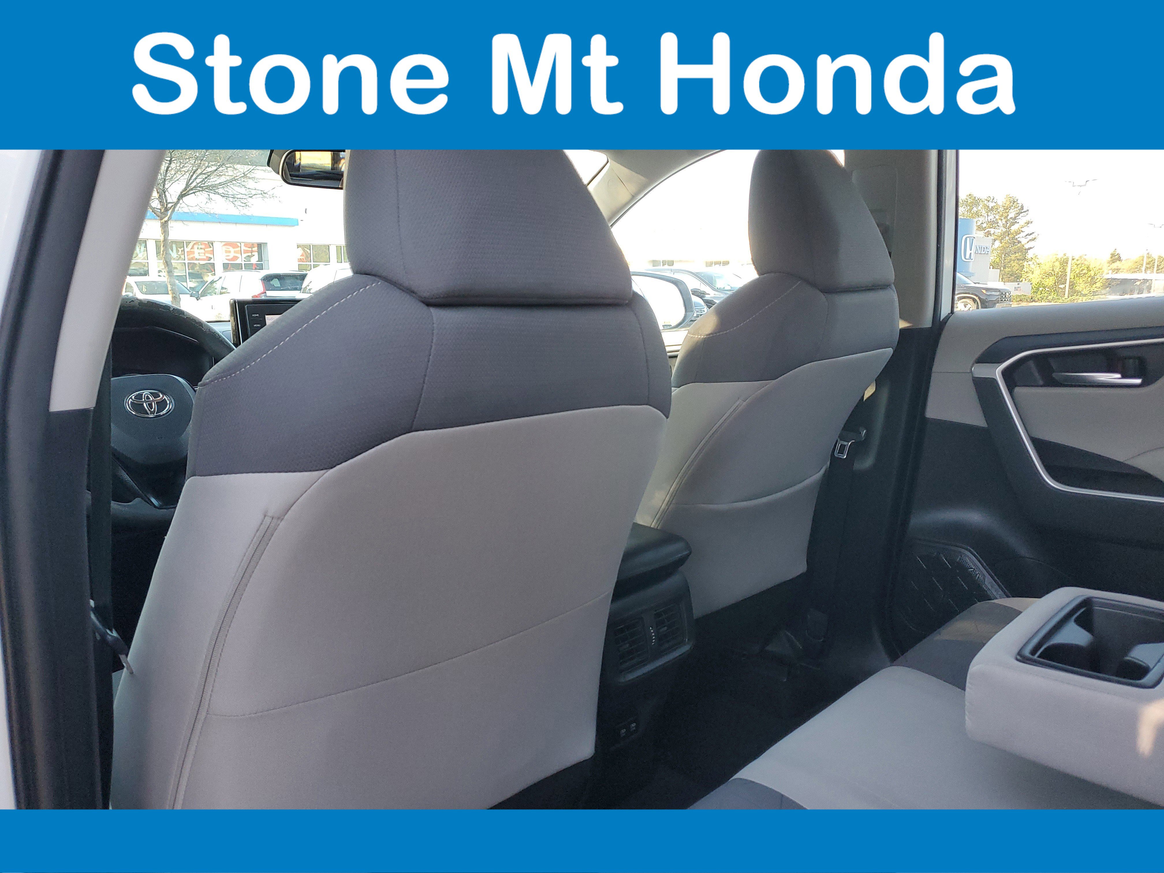 Used 2021 Toyota RAV4 XLE image 10