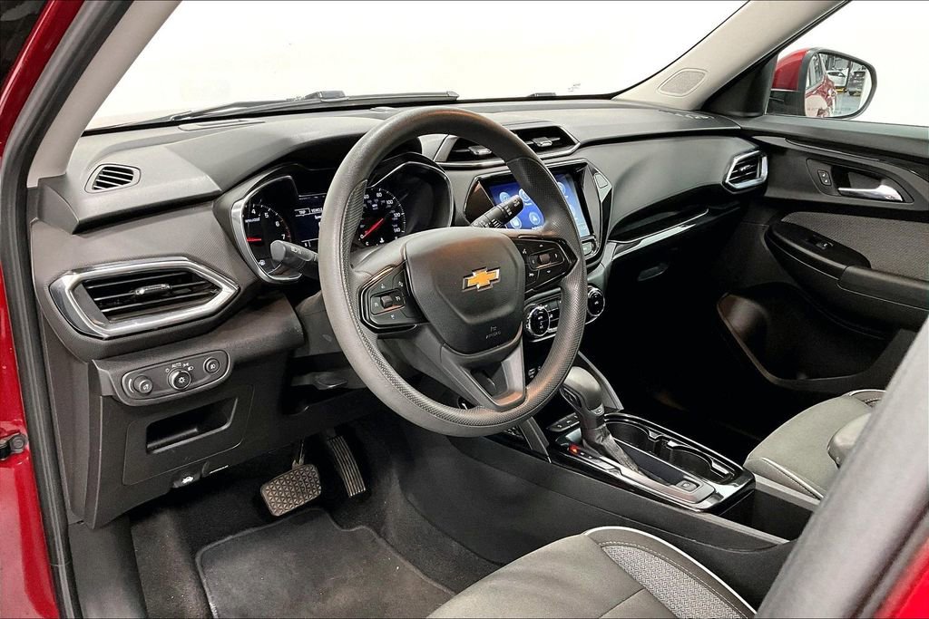 Used 2021 Chevrolet TrailBlazer LT w/ Convenience Package FWD image 16