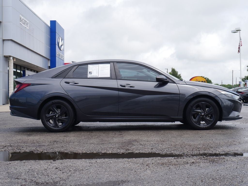 Used 2021 Hyundai Elantra SEL w/ Convenience Package FWD image 3