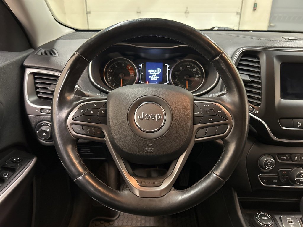 Used 2019 Jeep Cherokee Latitude Plus w/ Comfort/Convenience Group image 17