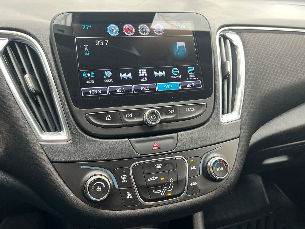 Used 2016 Chevrolet Malibu LT FWD image 11