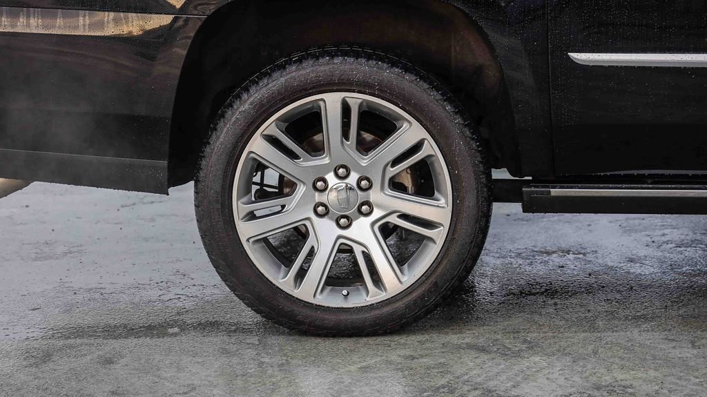 Used 2018 Cadillac Escalade ESV Premium Luxury image 12