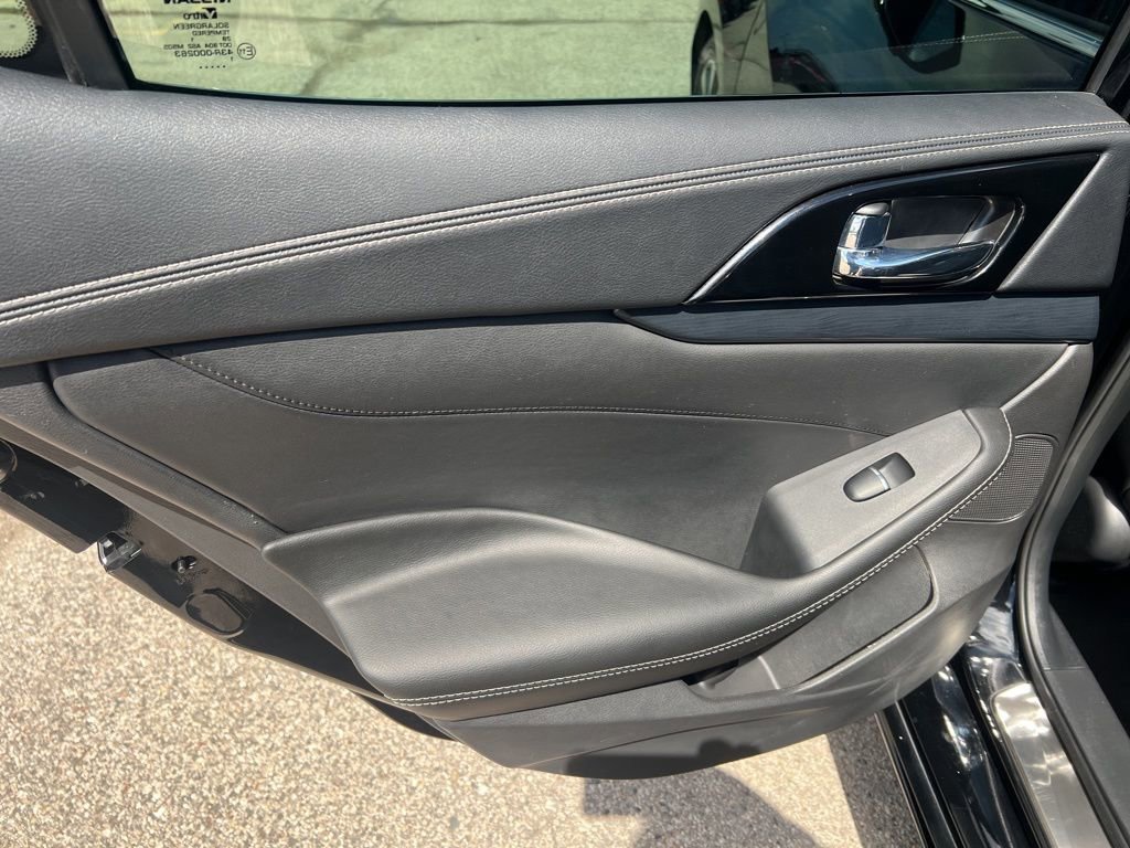 Certified 2023 Nissan Maxima Platinum w/ Sport Mat Group FWD image 11