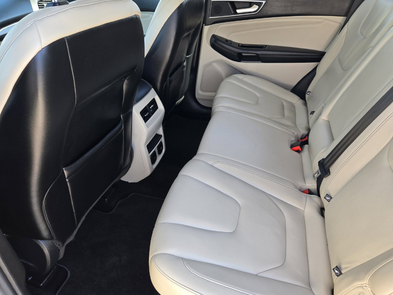 Used 2017 Ford Edge Titanium w/ Technology Package FWD image 34