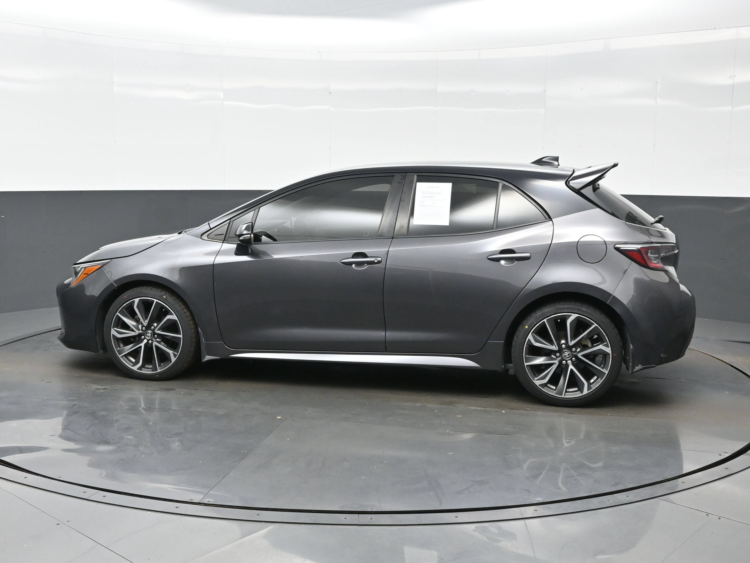 Used 2022 Toyota Corolla XSE FWD image 3