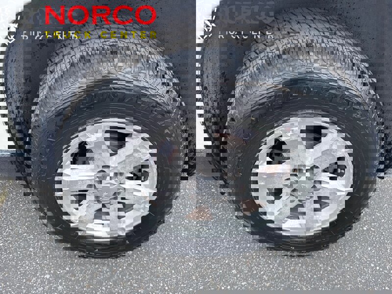 Used 2015 GMC Acadia SLE image 12