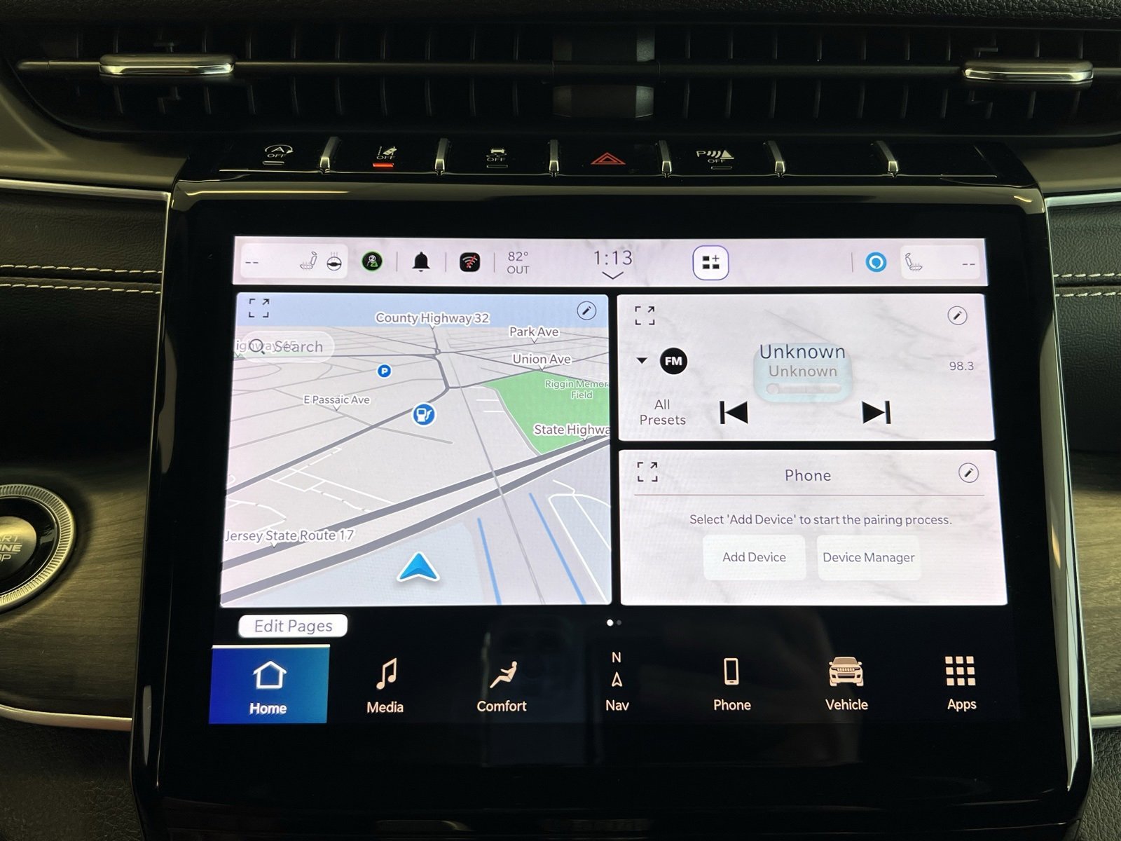 Used 2024 Jeep Grand Cherokee L Limited w/ Black Appearance Package image 18