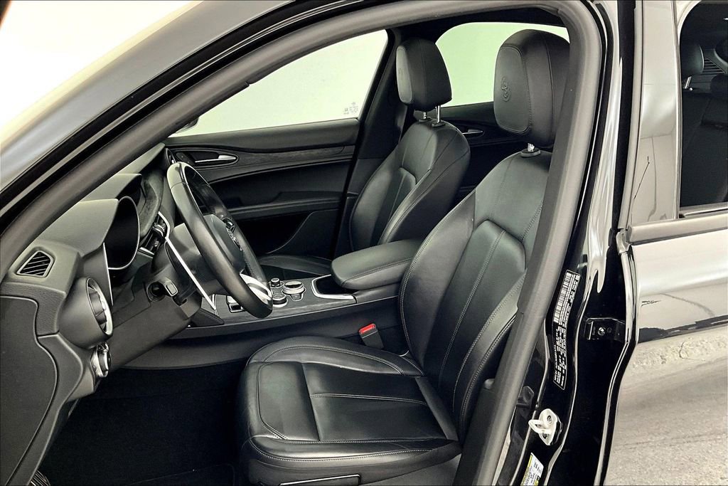 Used 2022 Alfa Romeo Stelvio Sprint image 30