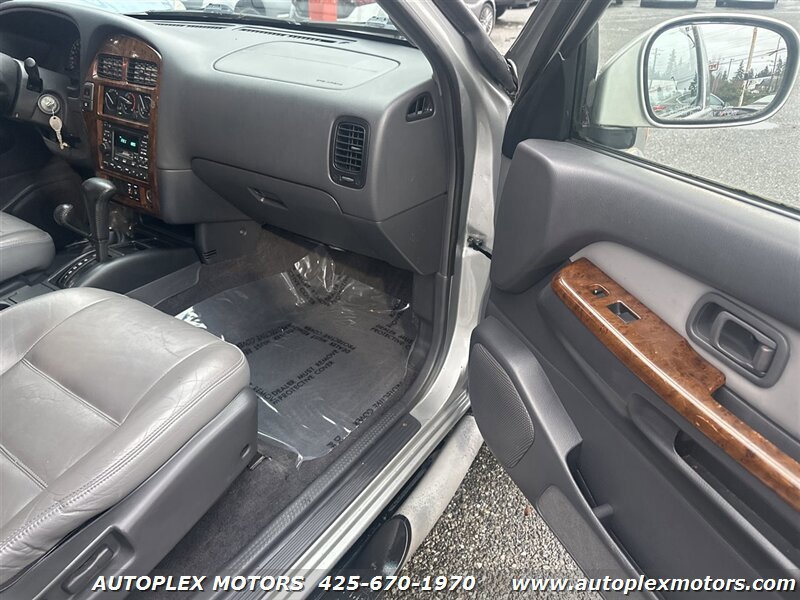 Used 1999 Nissan Pathfinder LE image 9