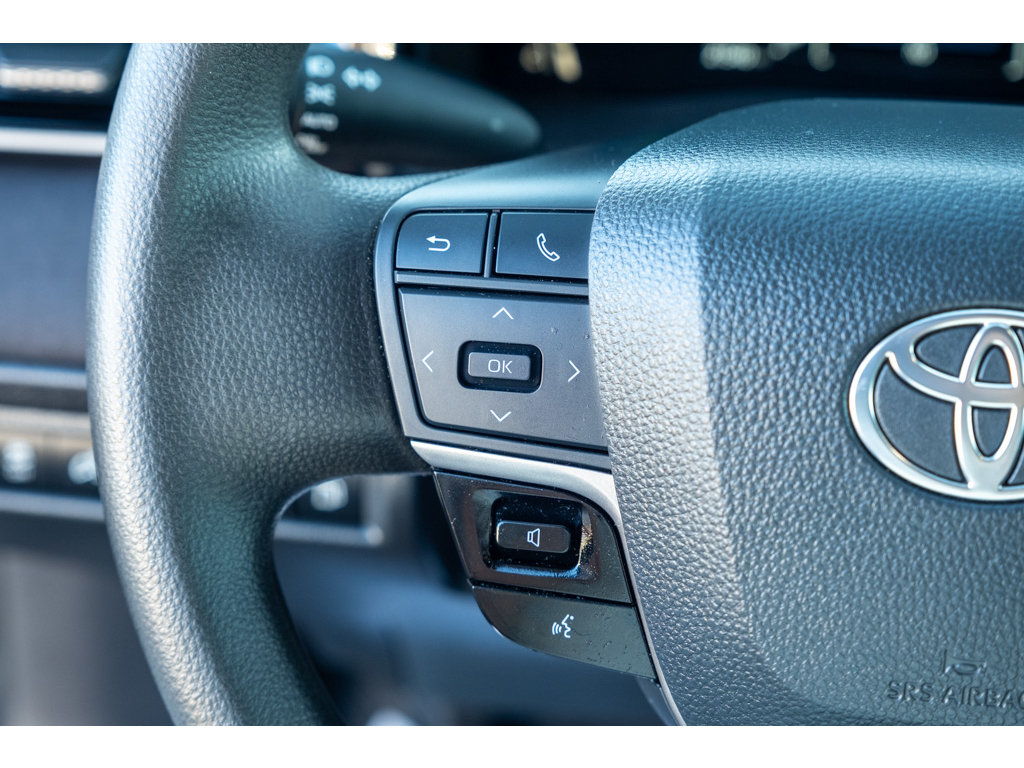 Used 2025 Toyota Camry LE FWD image 17