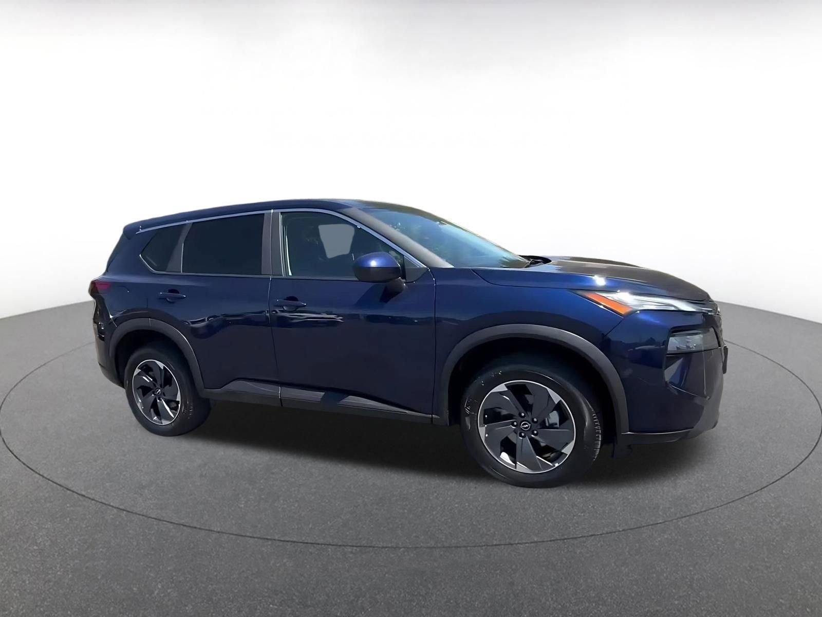 Used 2025 Nissan Rogue SV FWD image 2