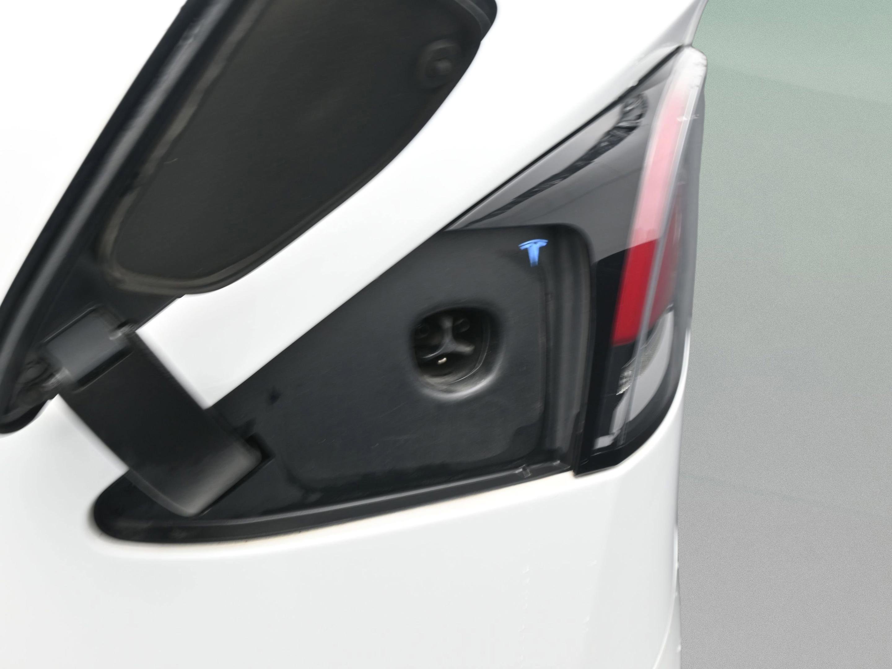 Used 2024 Tesla Model X image 12