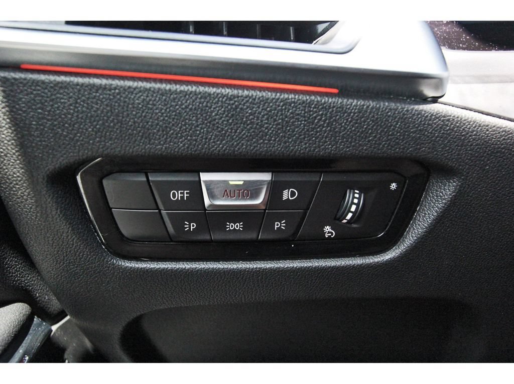 Used 2022 BMW 330i Sedan w/ Driving Assistance Package RWD image 14