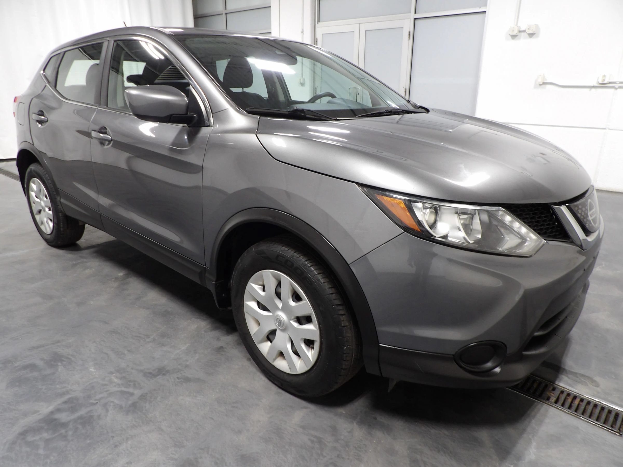 Used 2020 Nissan Rogue Sport S AWD/4WD image 2