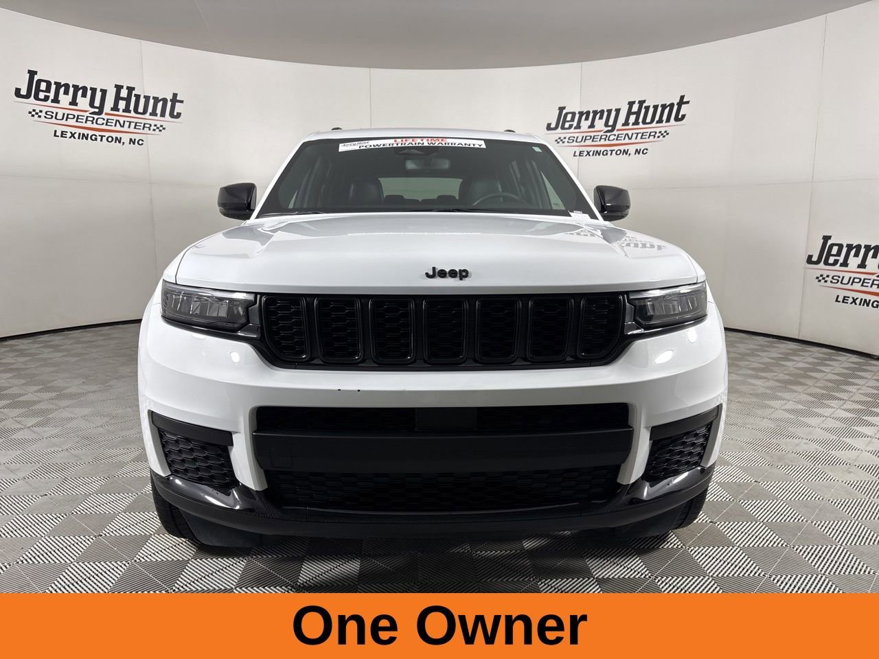 Used 2023 Jeep Grand Cherokee L Laredo image 3