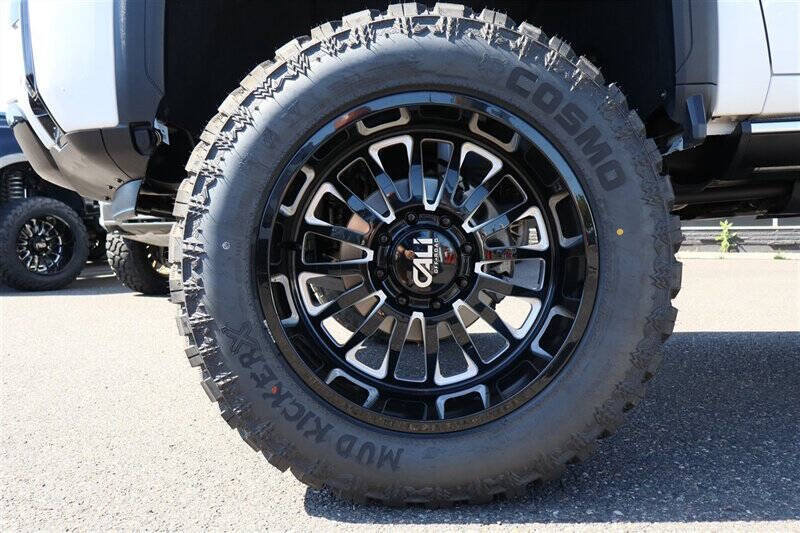 Used 2025 GMC Sierra 3500 Denali Ultimate AWD/4WD image 11