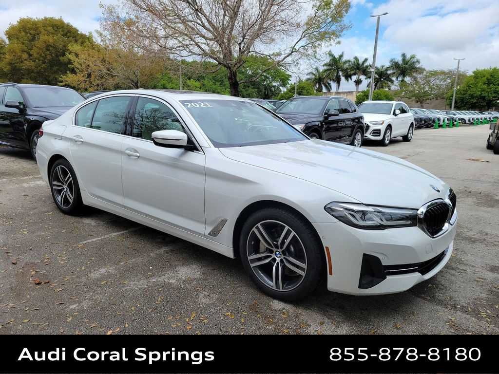 Used 2021 BMW 530e w/ Premium Package image 2