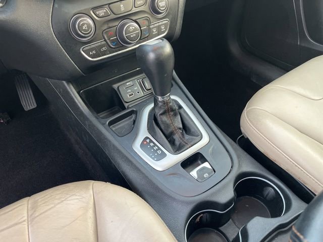Used 2016 Jeep Cherokee Limited image 28