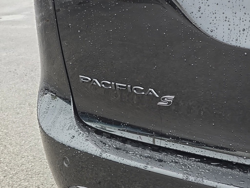 New 2026 Chrysler Pacifica Limited w/ S Appearance Package image 12