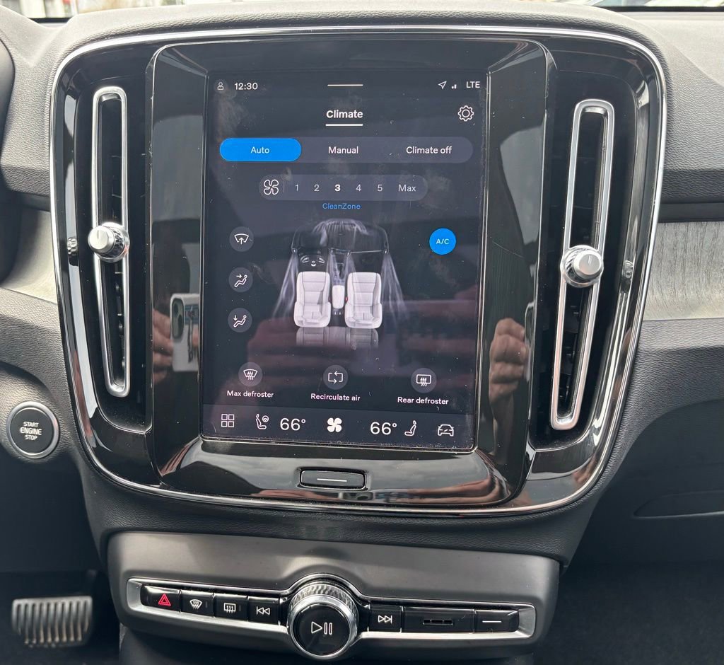 Used 2024 Volvo XC40 B5 Core image 12