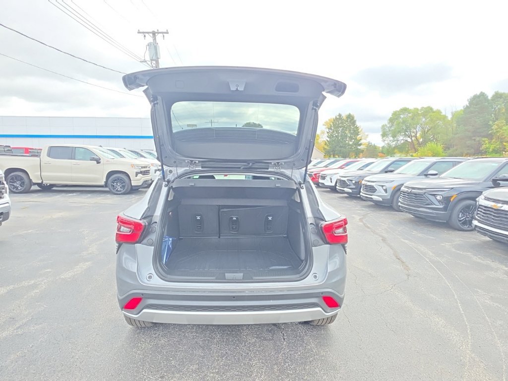 New 2026 Chevrolet Trax LT w/ Driver Confidence Package FWD image 8