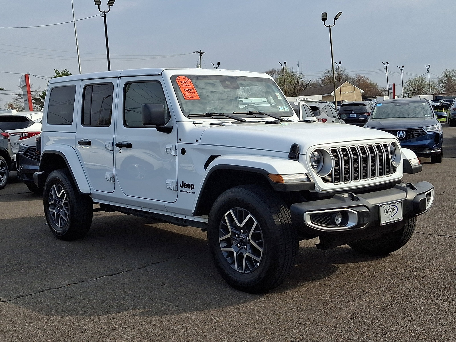Used 2025 Jeep Wrangler Unlimited Sahara AWD/4WD image 3