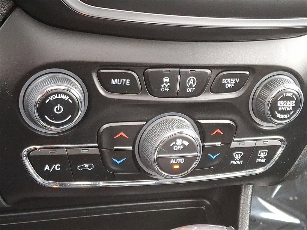 Used 2023 Jeep Cherokee Altitude Lux w/ Lux Elite Package image 17