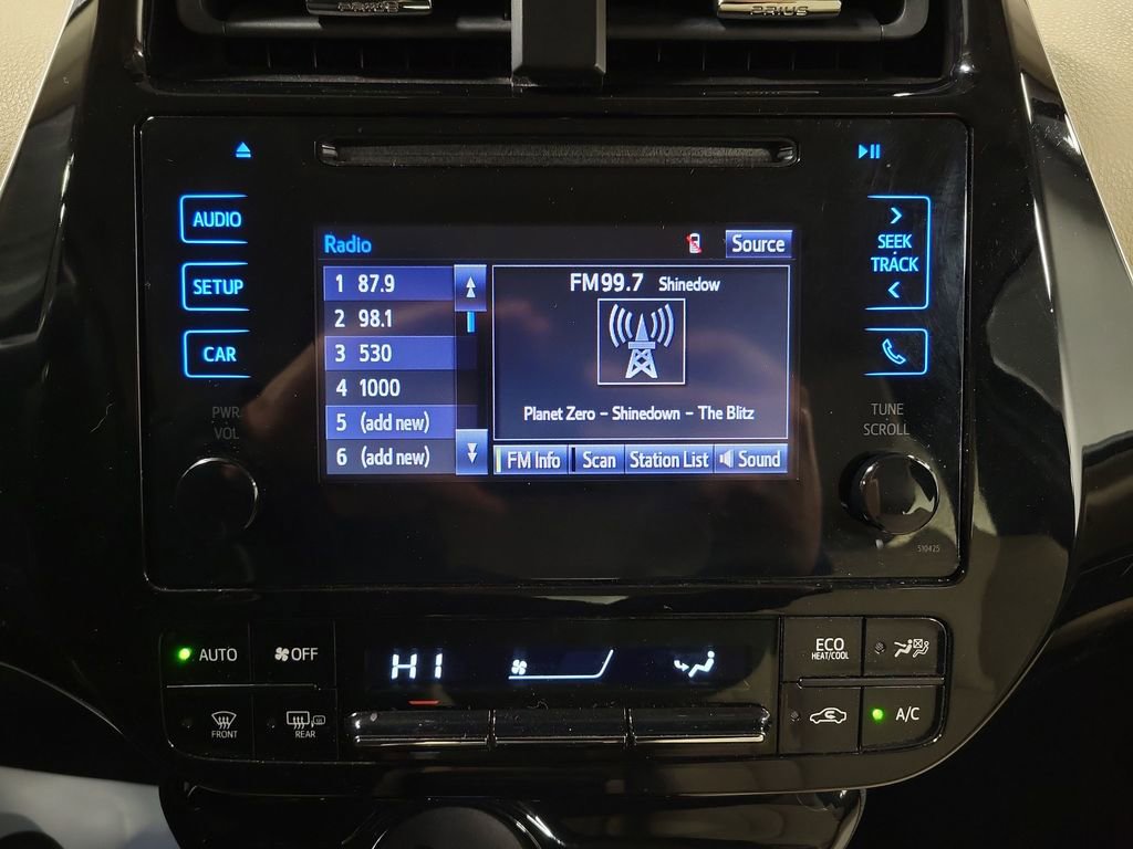 Used 2019 Toyota Prius XLE image 17